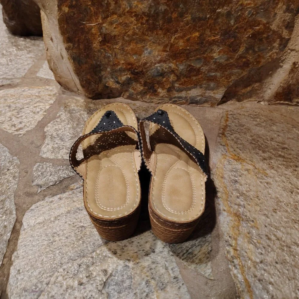 GC Good Choice Women's Wedge Thong Black and Tan Sandals Size 8
